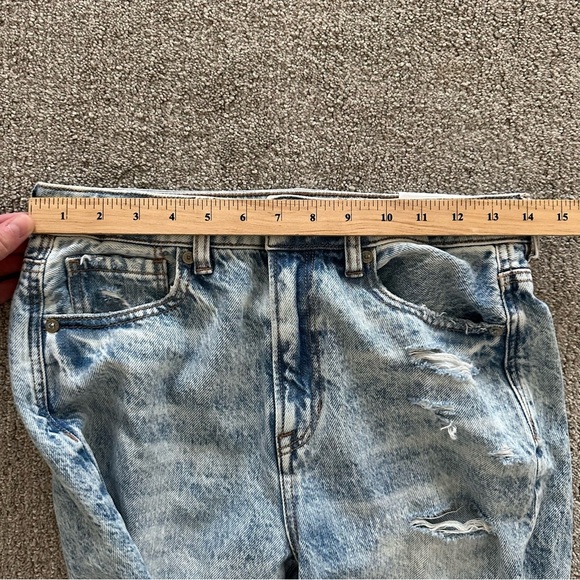 American Eagle Comfort Stretch Waistband Mom Jean Light Destroy Wash Size 4 - Picture 6 of 8